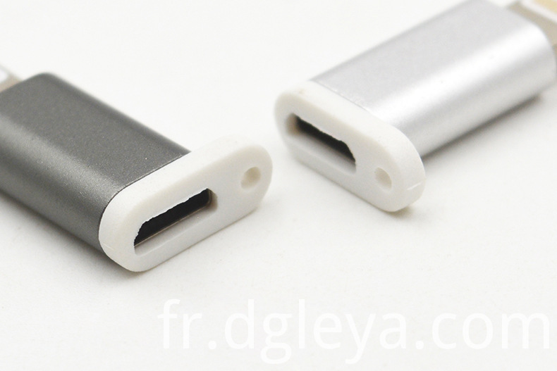 Un câble usb A Usb Otg Cable